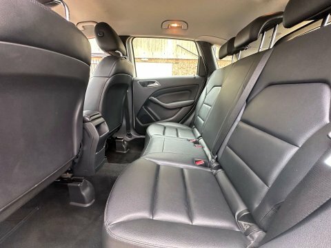 Mercedes-Benz B Class Hatchback Blue #16