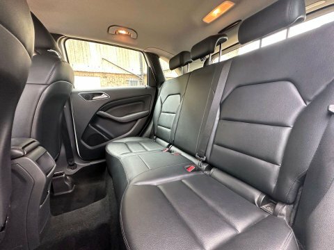 Mercedes-Benz B Class Hatchback Blue #17