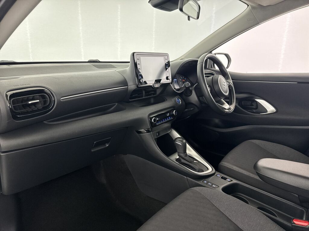 Mazda 2 Se-l White #16