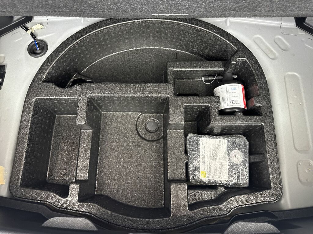 Mazda 2 Se-l White #18