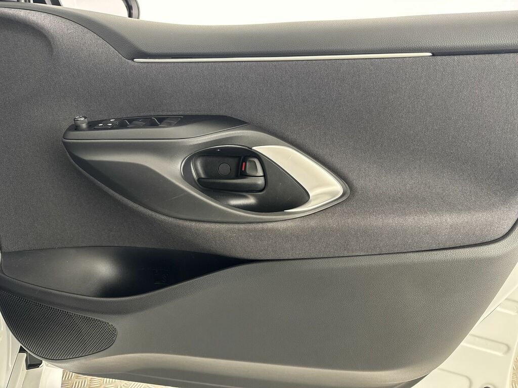Mazda 2 Se-l White #22