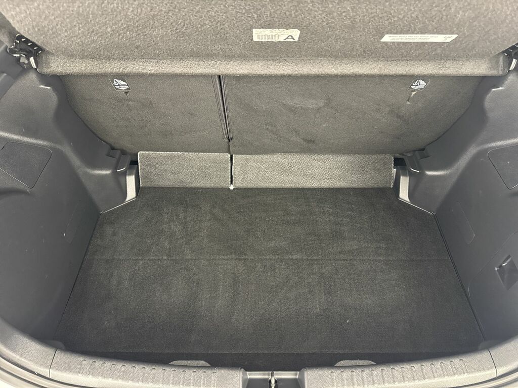 Mazda 2 Se-l White #17