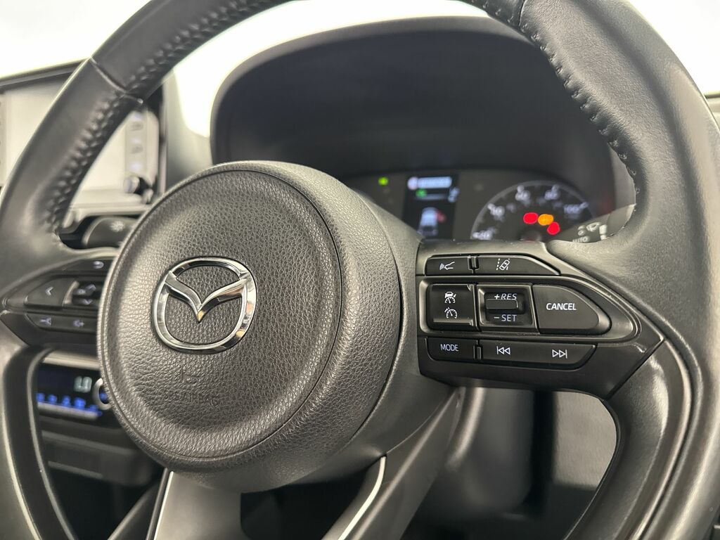 Mazda 2 Se-l White #21