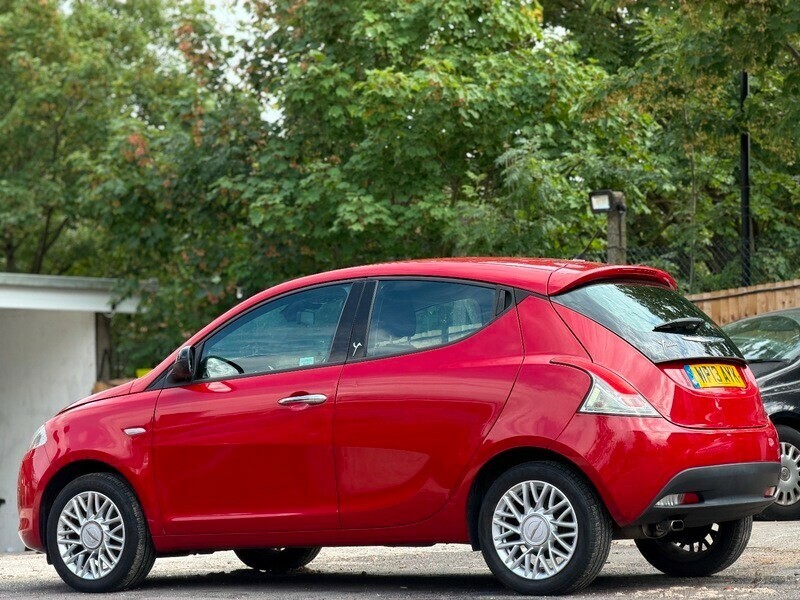 Chrysler Ypsilon Se Red #4