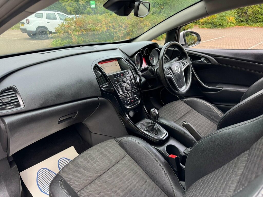 Vauxhall Astra Hatchback Black #19