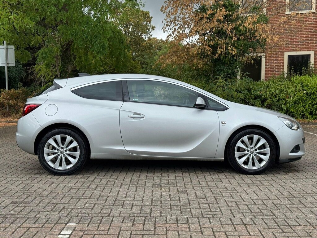 Vauxhall Astra Hatchback Black #8