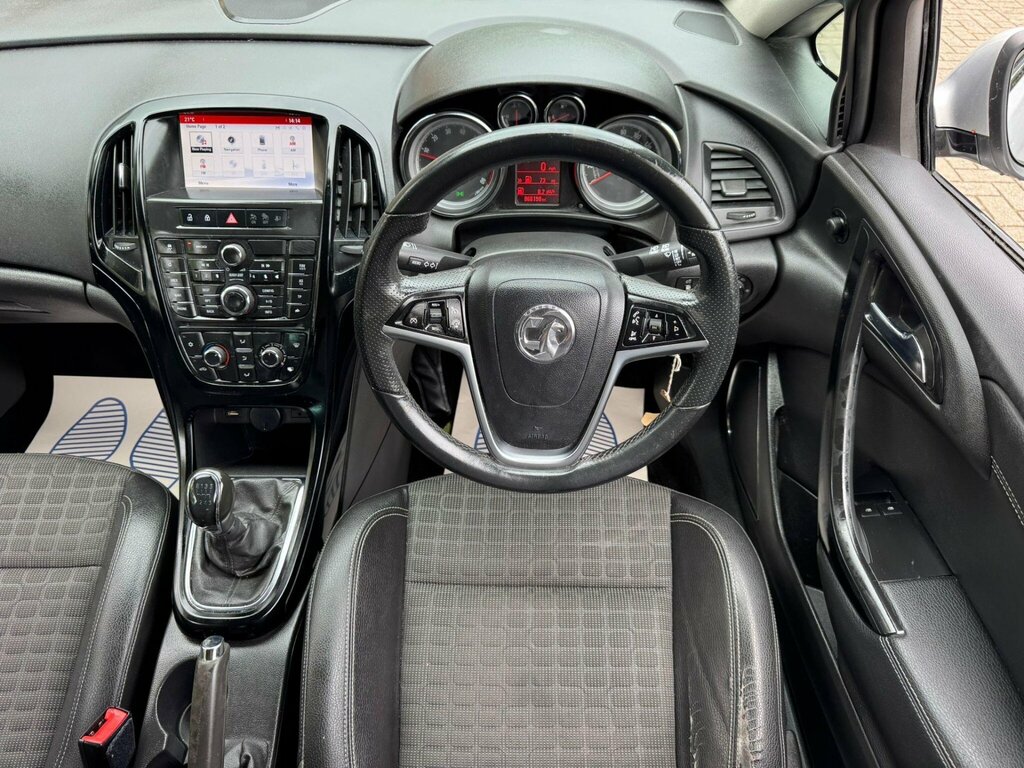 Vauxhall Astra Hatchback Black #31