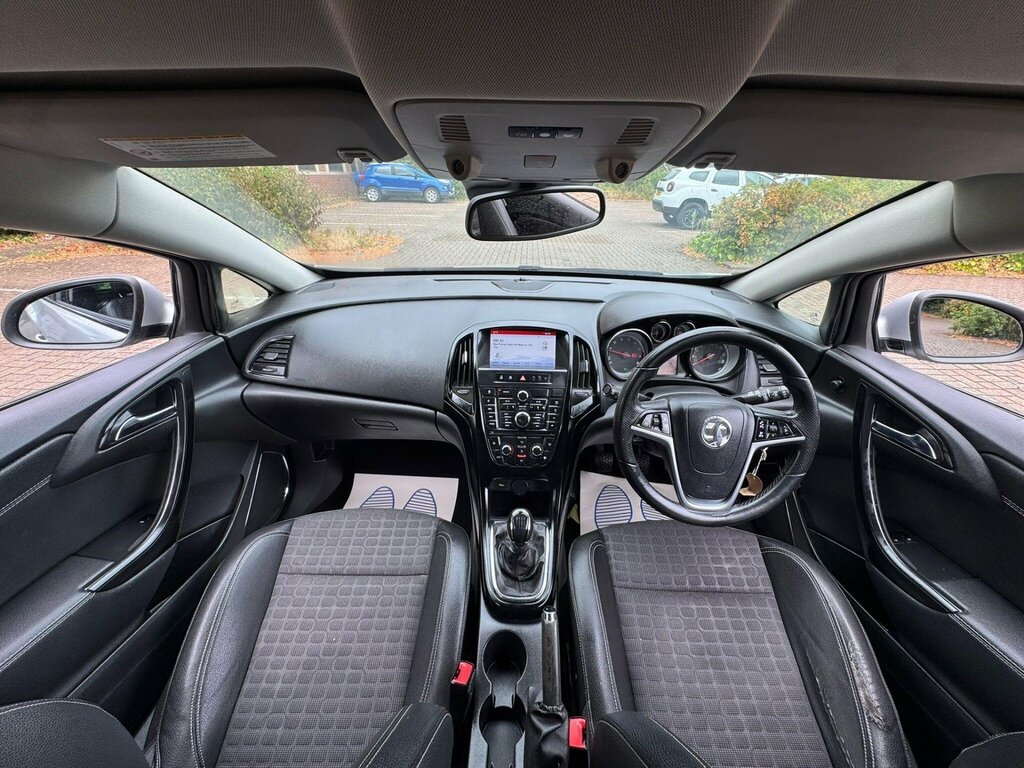 Vauxhall Astra Hatchback Black #28