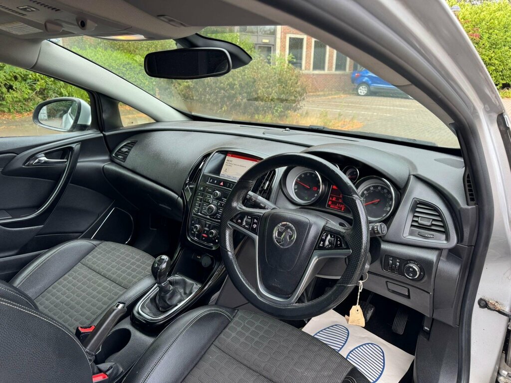 Vauxhall Astra Hatchback Black #16