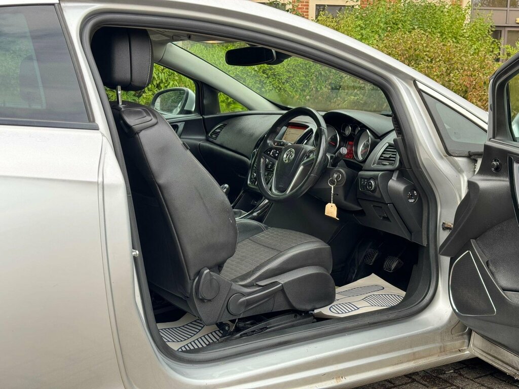 Vauxhall Astra Hatchback Black #15