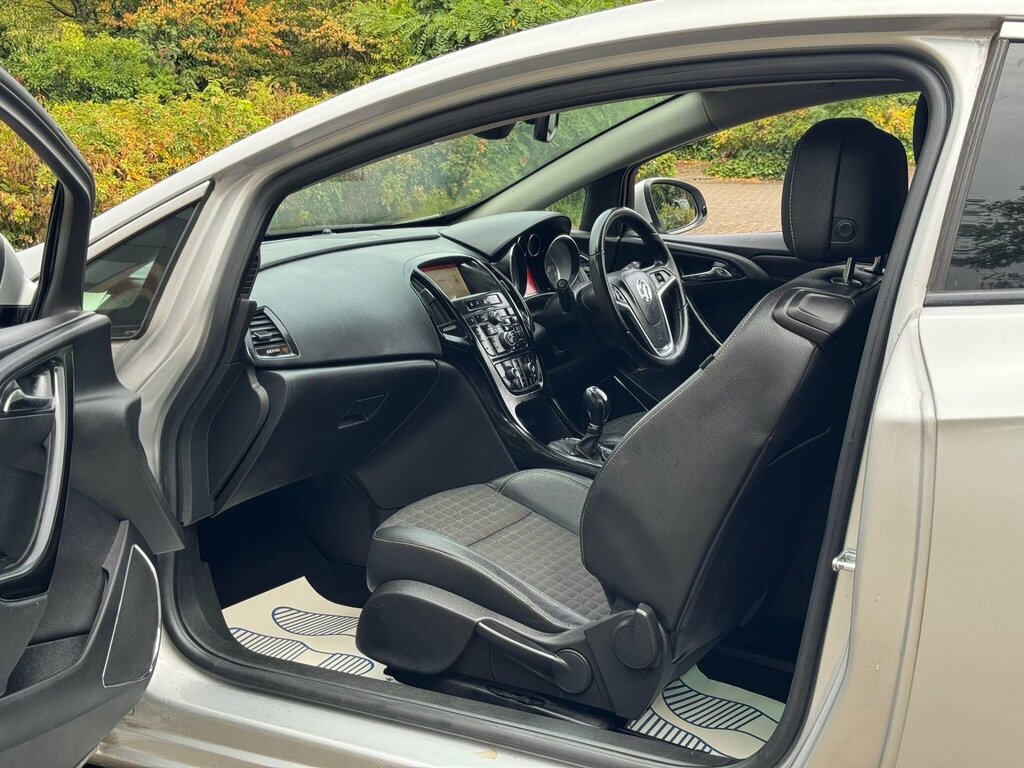 Vauxhall Astra Hatchback Black #18