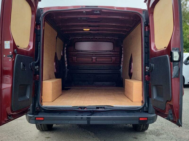 Renault Trafic Advance White #30