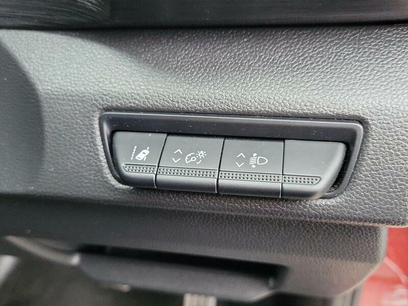 Renault Trafic Advance White #17