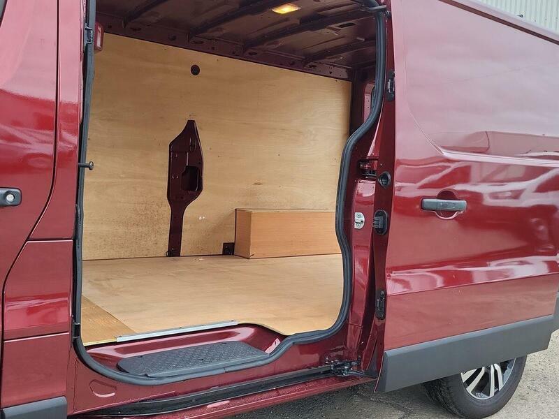 Renault Trafic Advance White #31