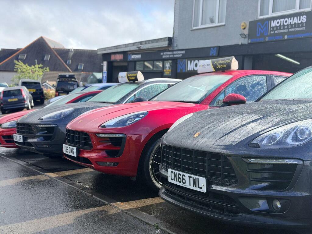Porsche Macan Suv Black #14