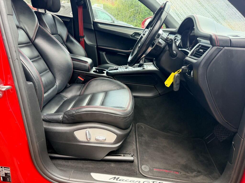 Porsche Macan Suv Black #9