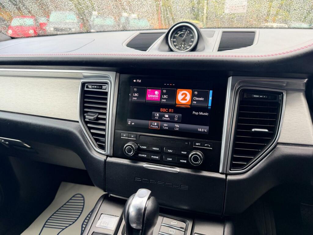 Porsche Macan Suv Black #7
