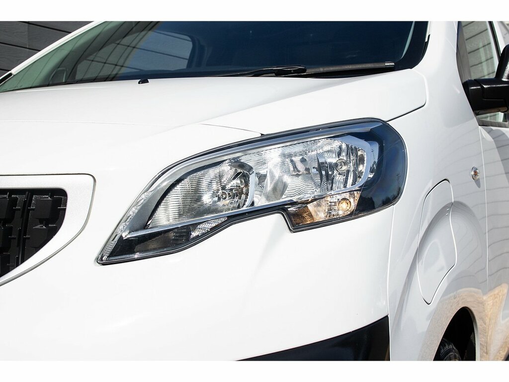 Peugeot E-Expert E 1200 75Kwh Professional Standard Panel Van 6Dr E #35
