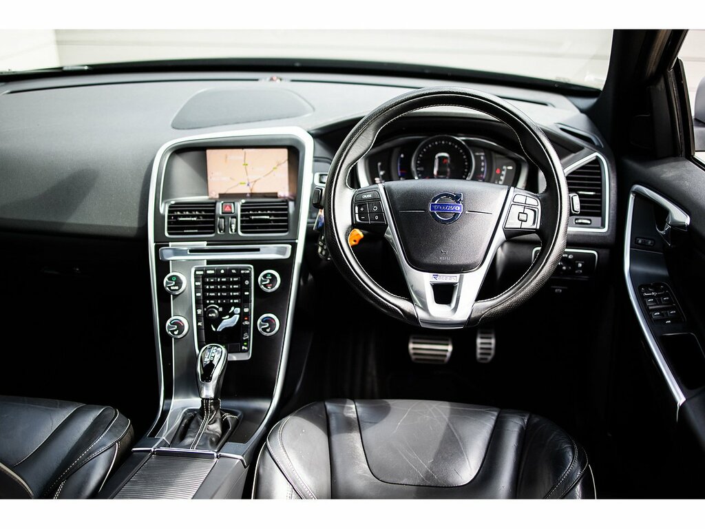 Volvo XC60 D5 R-design Lux Nav KJ17DZE Black #2