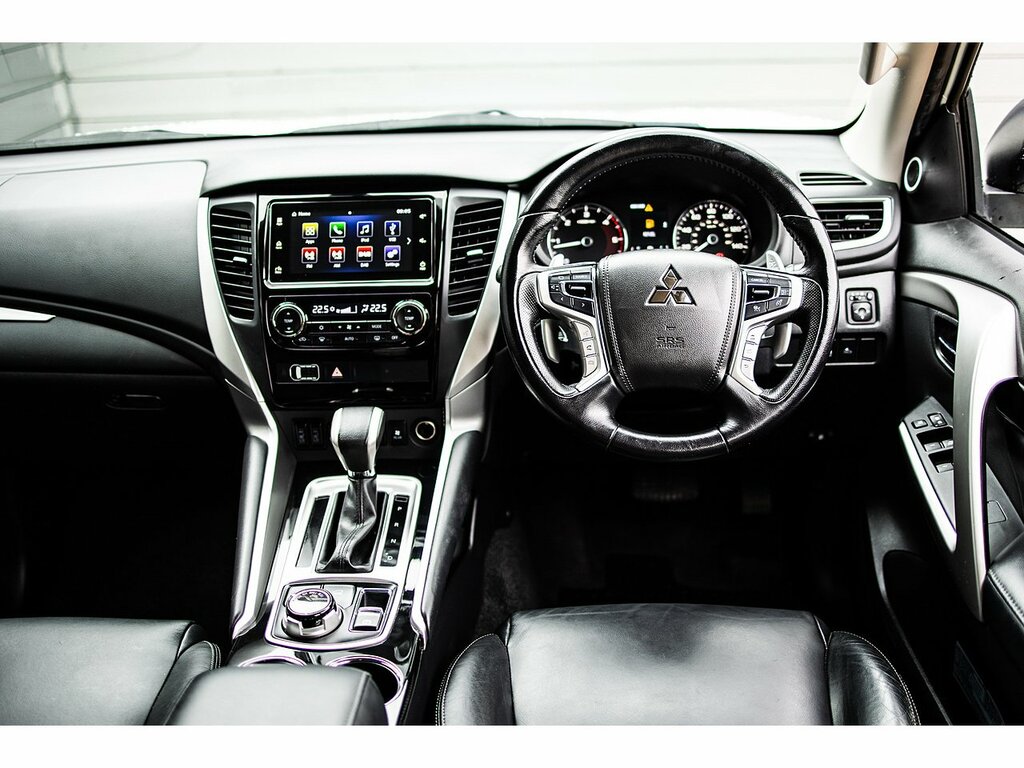 Mitsubishi Shogun Sport D 4 White #2