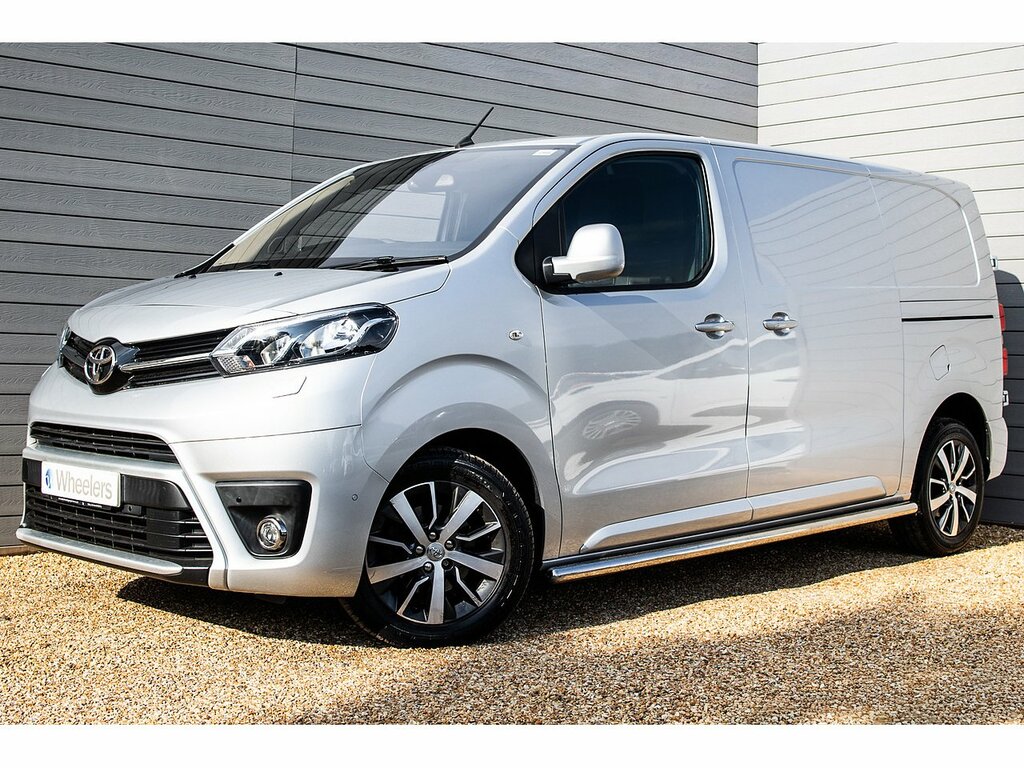 Toyota PROACE D Design Silver
