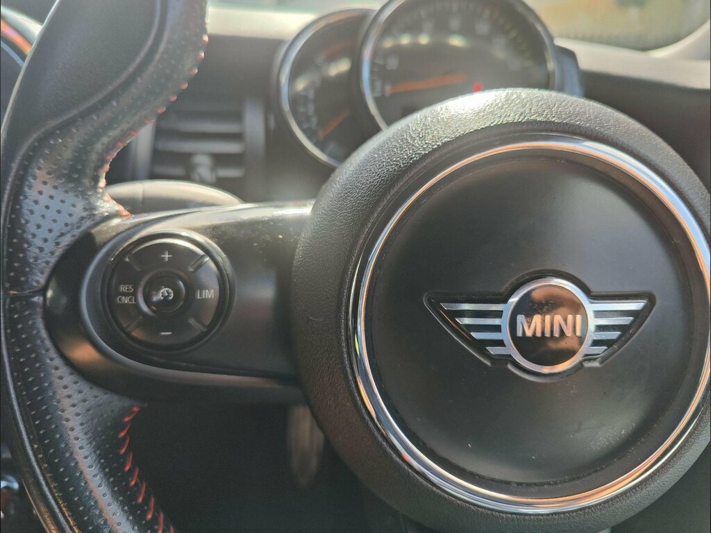 Mini Hatch 1.5 Cooper II White #33