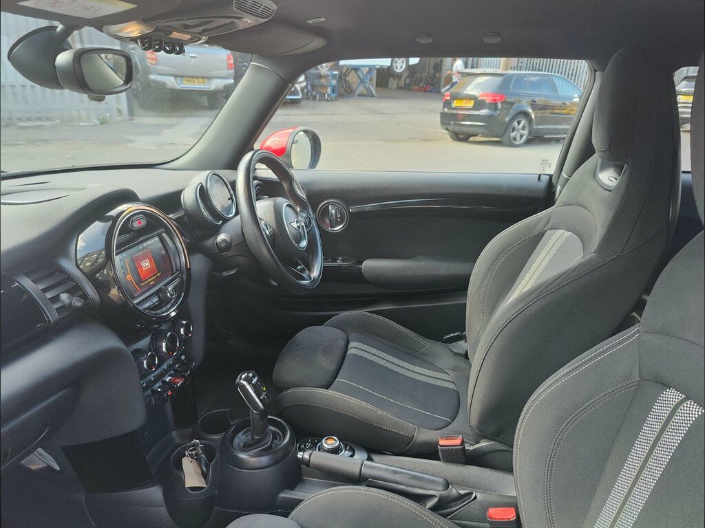 Mini Hatch 1.5 Cooper II White #36