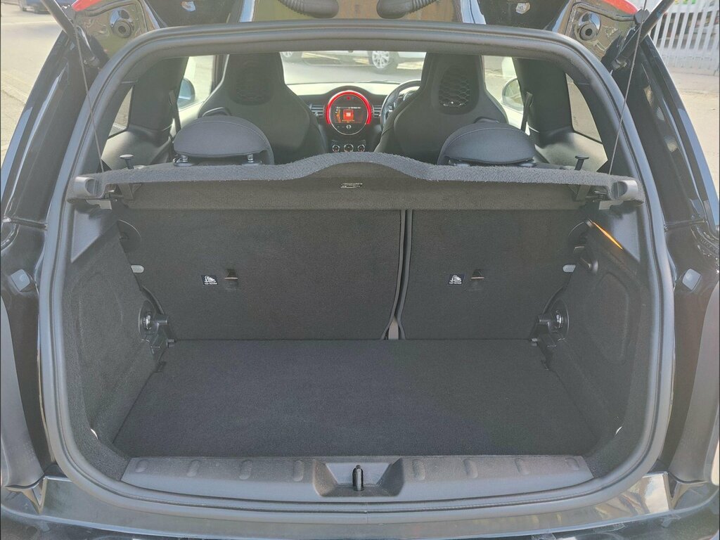 Mini Hatch 1.5 Cooper II White #31