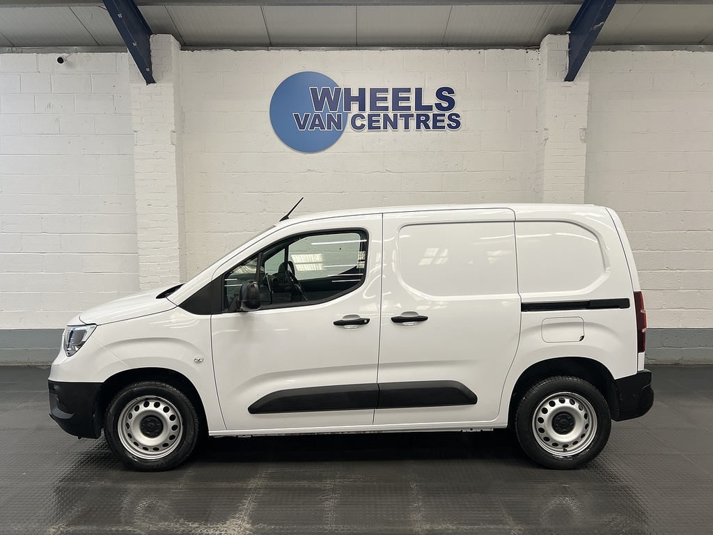 Vauxhall Combo 1.5 Turbo D 2300 Prime Panel Van DS73HBN White #2