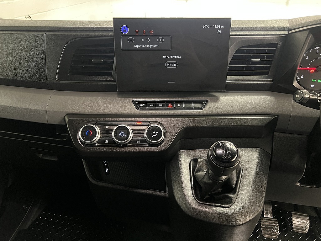 Nissan InterStar Acenta White #16