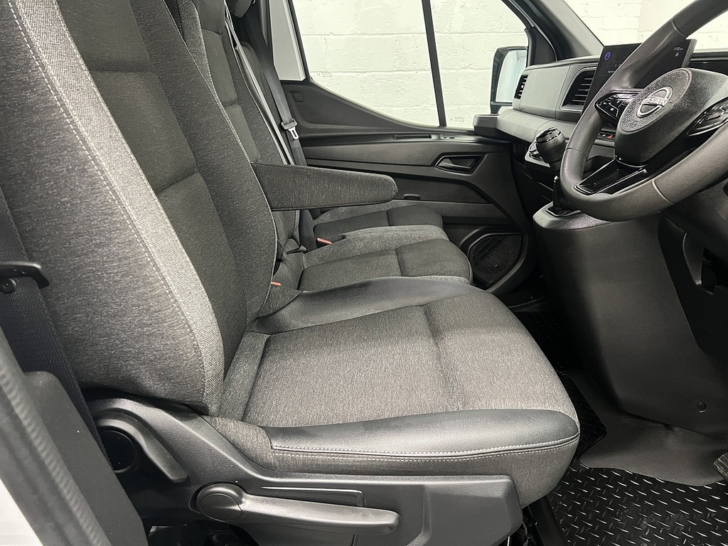 Nissan InterStar Acenta White #9
