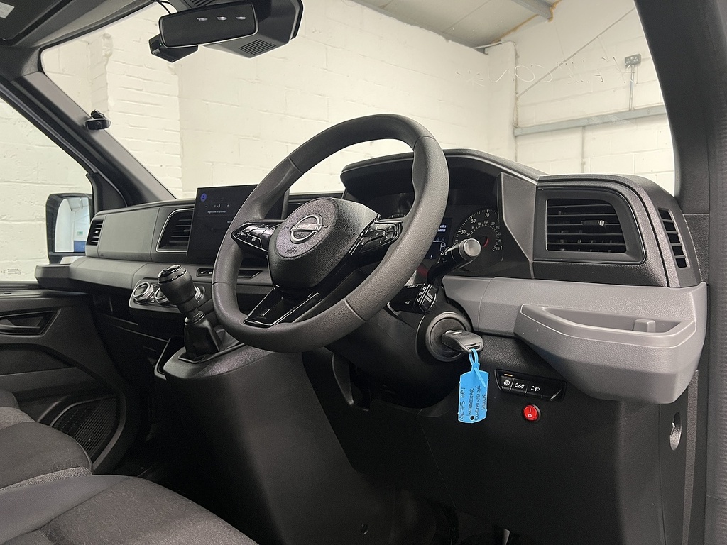 Nissan InterStar Acenta White #10