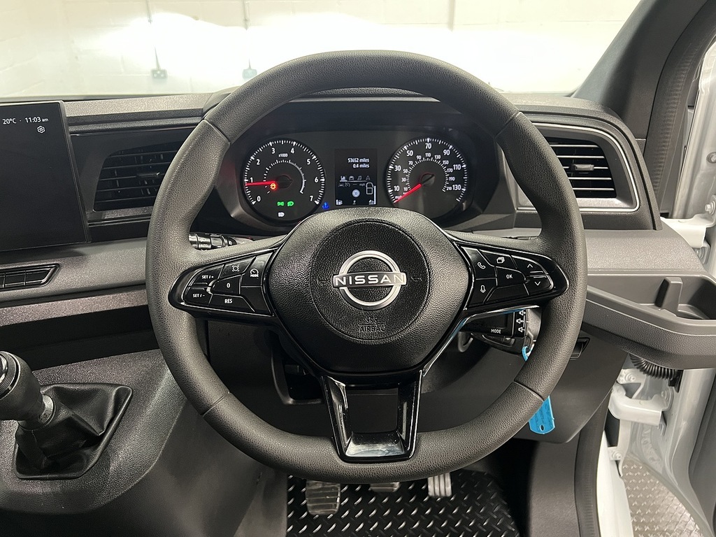 Nissan InterStar Acenta White #15