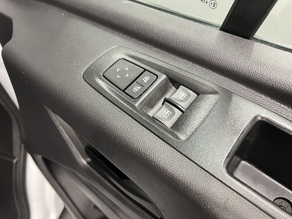 Nissan InterStar Acenta White #11