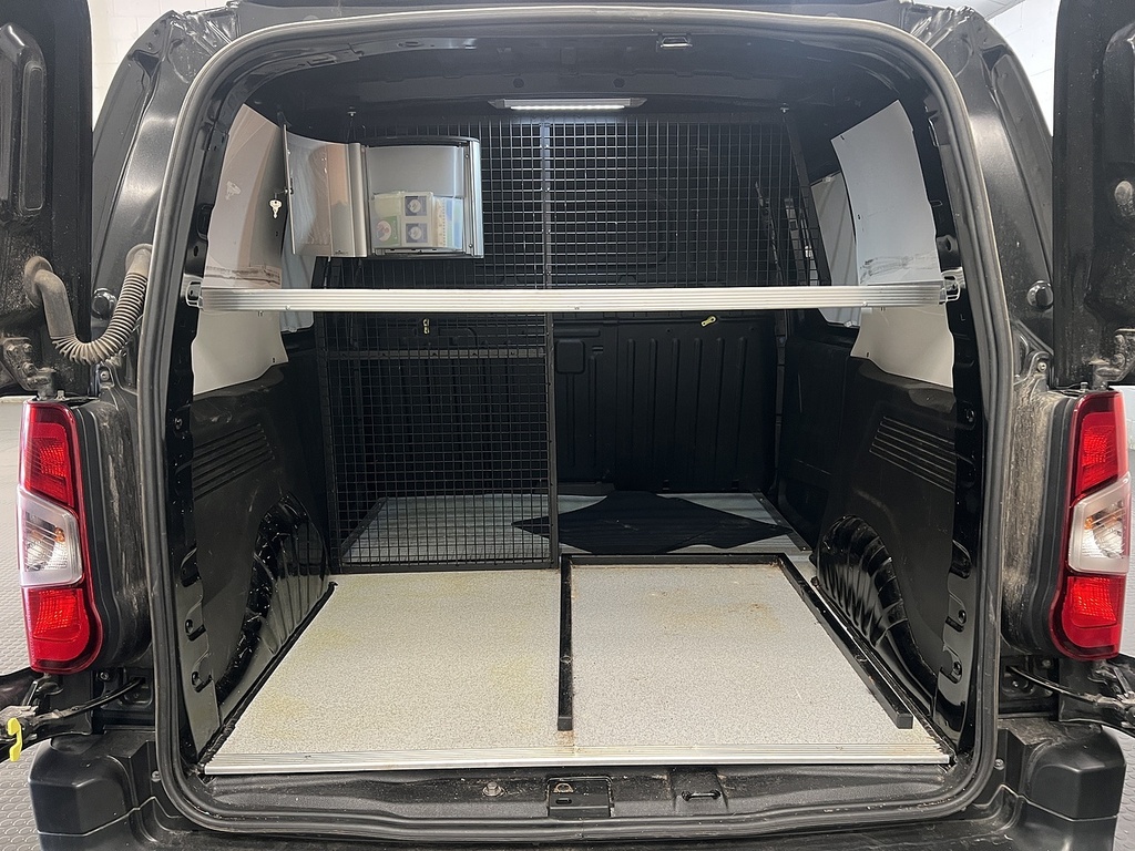 Toyota Proace City 1.5 Bluehdi Icon Short Panel Van Black #4