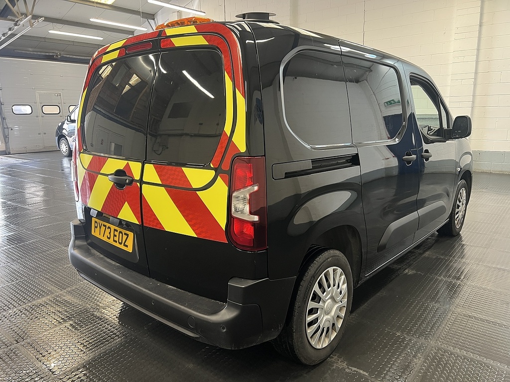 Toyota Proace City 1.5 Bluehdi Icon Short Panel Van Black #2