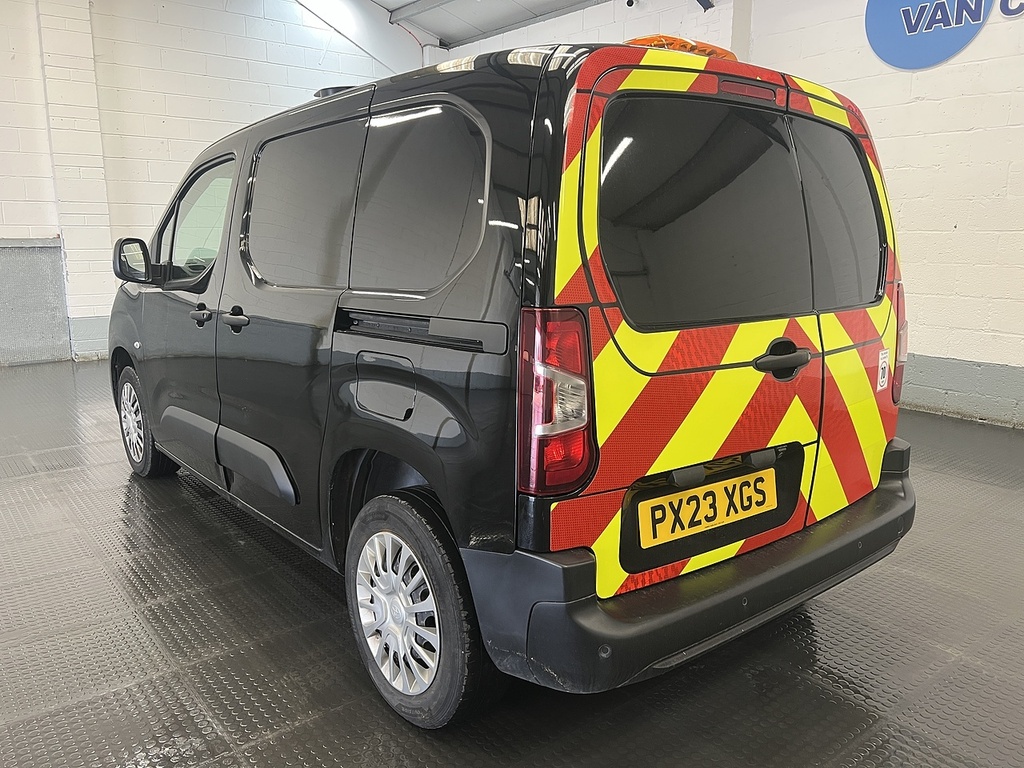 Toyota Proace City 1.5 Bluehdi Icon Short Panel Van Black #2