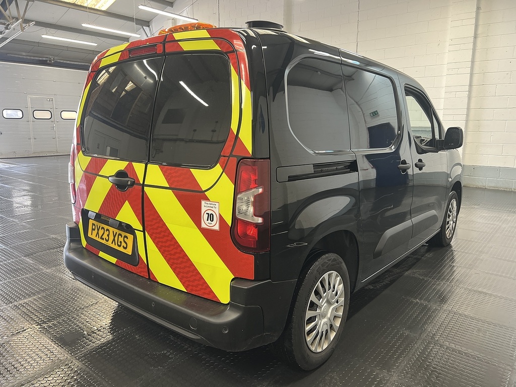 Toyota Proace City 1.5 Bluehdi Icon Short Panel Van Black #3