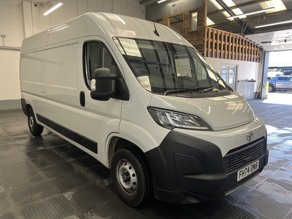 Toyota PROACE 2.2 Bluehdi 35 Icon Long Panel Van Manu White #4