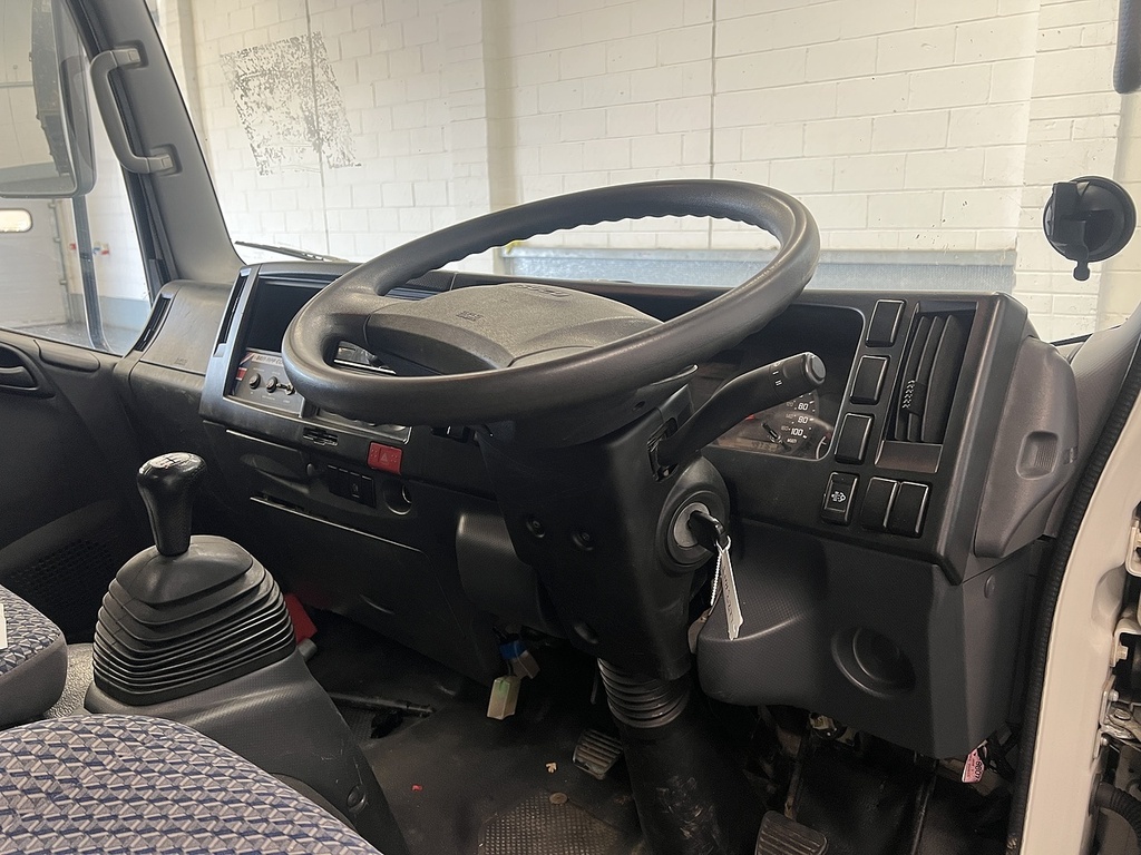 Isuzu 1.9D N35 Green Chassis Cab Rwd S LL23HNJ White #2