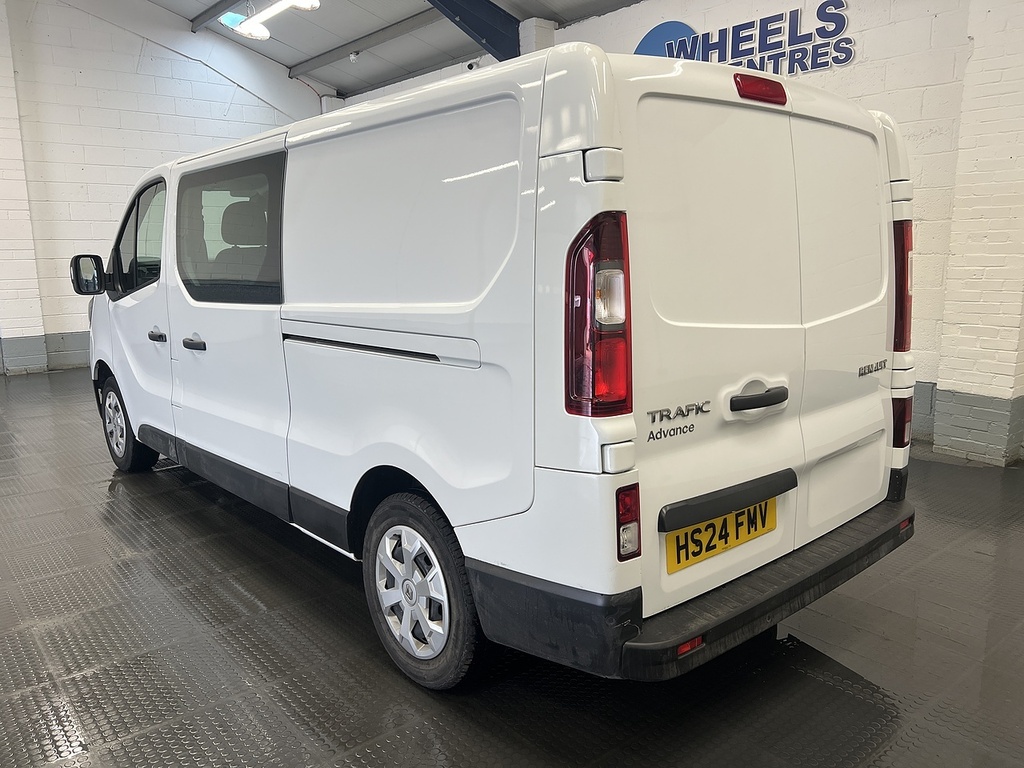 Renault Trafic 2.0 Dci Blue Ll30 Advance Crew Van Double Cab 6Dr White #2