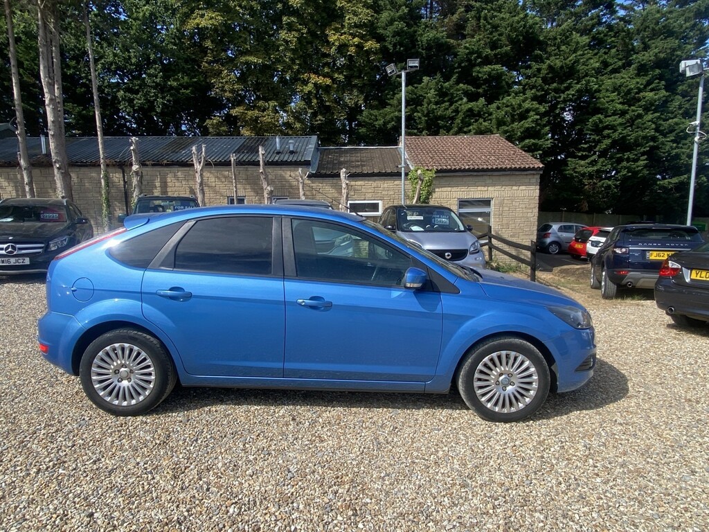 Ford Focus Hatchback 1.6 Titanium 200858 Red #5