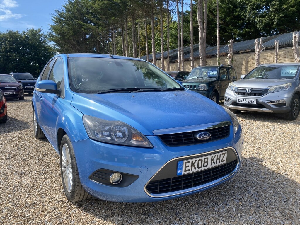 Ford Focus Hatchback 1.6 Titanium 200858 Red #17