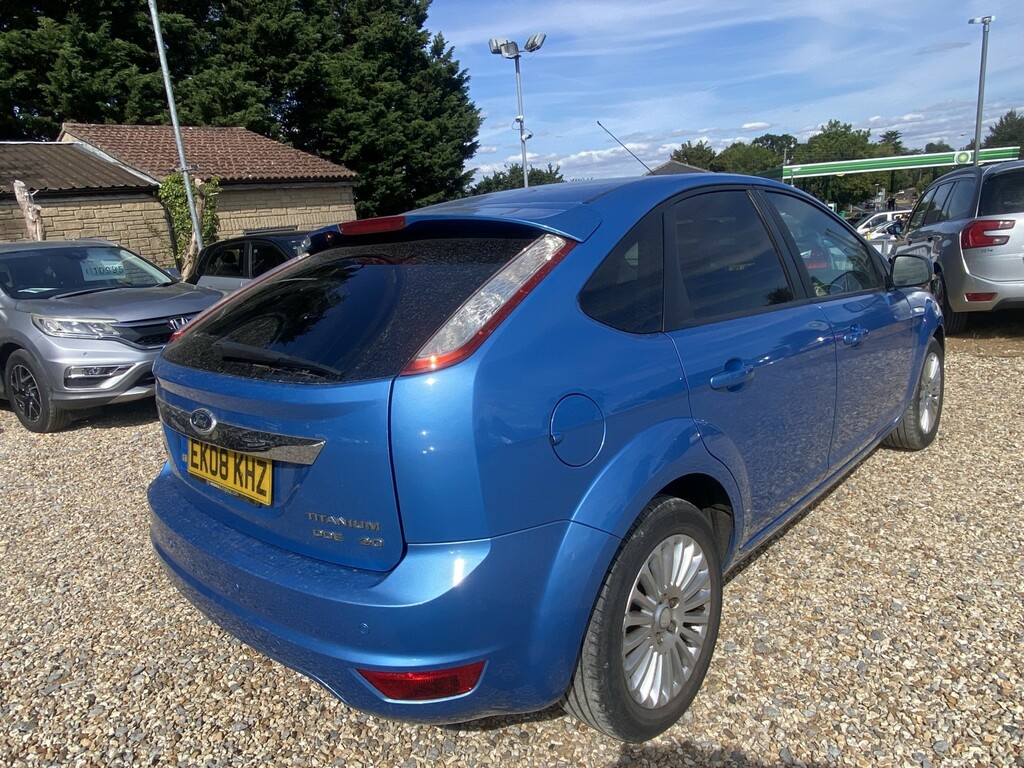Ford Focus Hatchback 1.6 Titanium 200858 Red #14