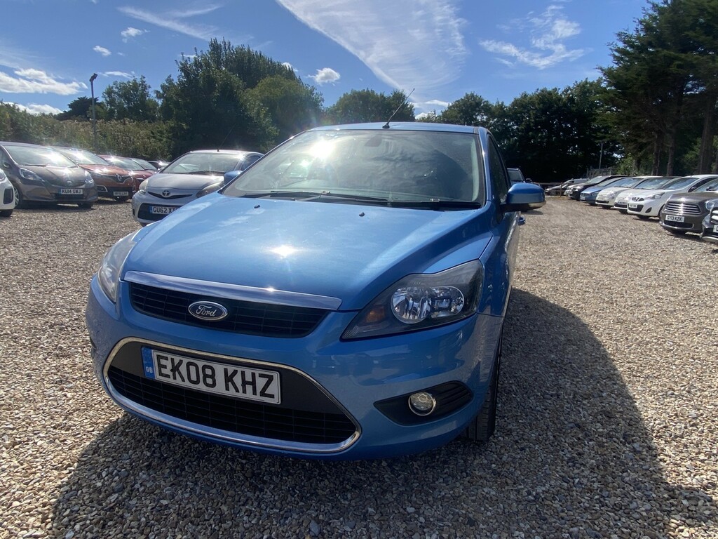 Ford Focus Hatchback 1.6 Titanium 200858 Red #18