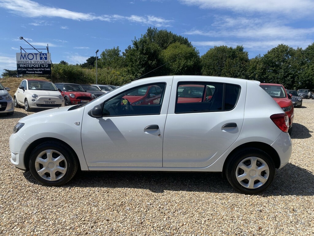 Dacia Sandero Hatchback 1.2 Ambiance 1.2 16V 75 2015 White #2