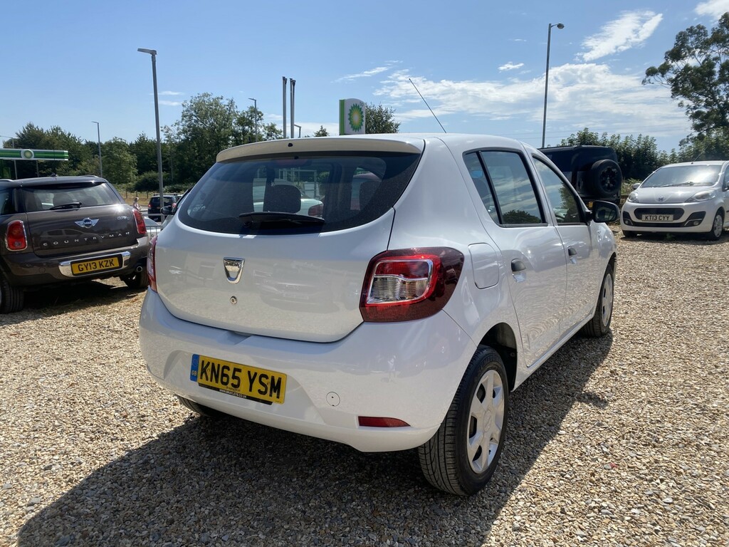 Dacia Sandero Hatchback 1.2 Ambiance 1.2 16V 75 2015 White #4