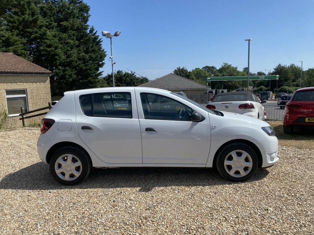 Dacia Sandero Hatchback 1.2 Ambiance 1.2 16V 75 2015 White #5