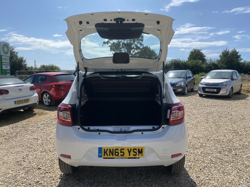 Dacia Sandero Hatchback 1.2 Ambiance 1.2 16V 75 2015 White #3