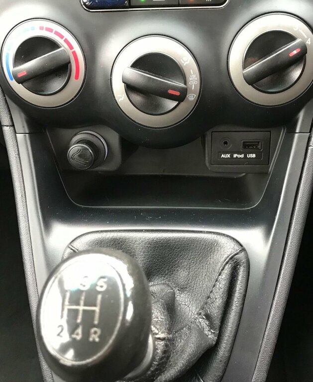 Hyundai I10 Active White #15